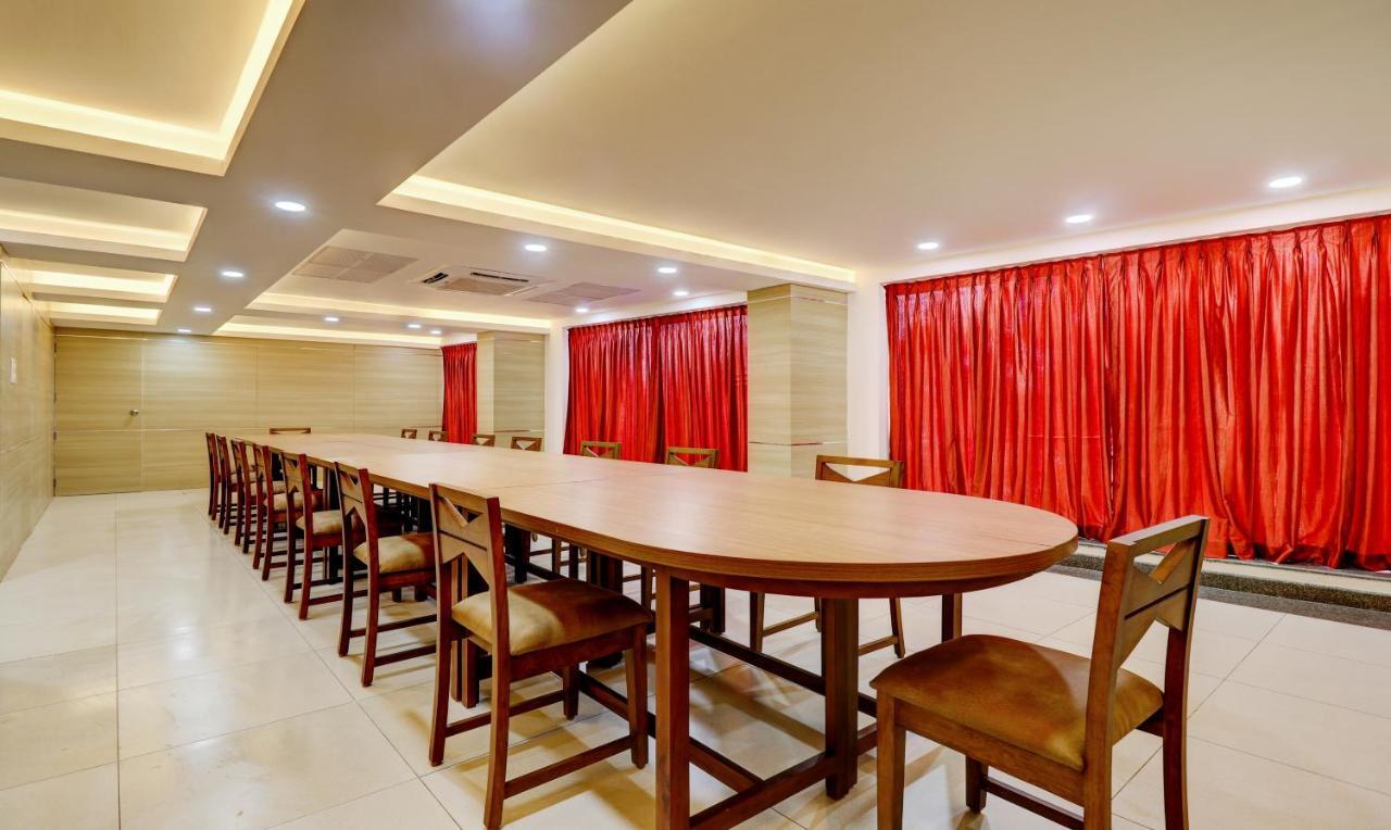 Treebo Park Hotel Thiruvananthapuram Kültér fotó
