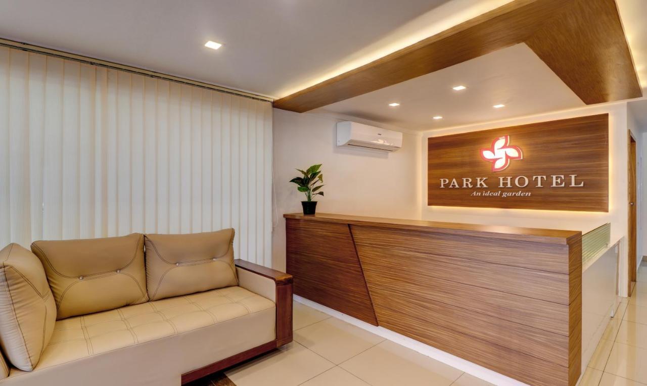 Treebo Park Hotel Thiruvananthapuram Kültér fotó
