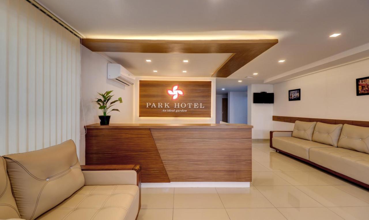 Treebo Park Hotel Thiruvananthapuram Kültér fotó