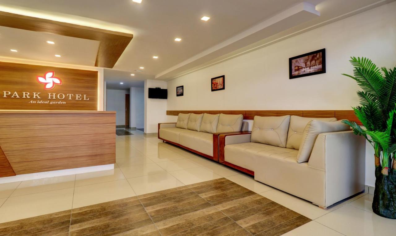 Treebo Park Hotel Thiruvananthapuram Kültér fotó